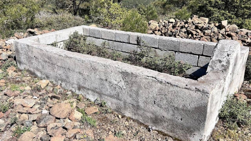 Perşembe Geceleri Hep Aynı Saatte Mezardan Işık Çıkıyor! İsimsiz Mezarın Sırrı Yıllardır Çözülemiyor - Resim: 2