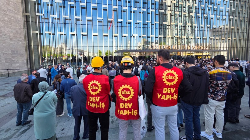 Sırrı Süreyya Önder'e Son Görev! Kızı Yazdığı Mektubu Okudu: 'Baba Hayatın Bütün Rengi Gitti' - Resim : 15