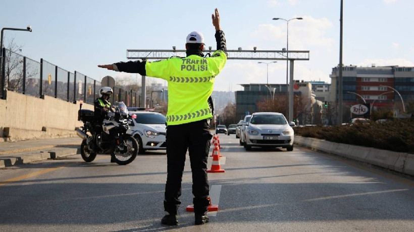Yeni Trafik Kuralları Geliyor: Araba Kullanan Herkes İçin Geçerli! Bunu Yapan Sürücü Yandı - Resim: 3