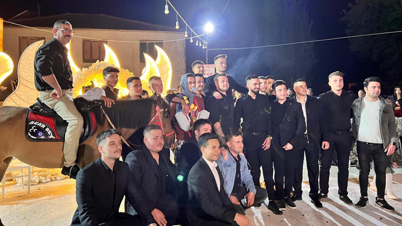 Eşi Benzeri Görülmemiş Takı Merasimi! Ne Altın Ne Para Gelin ve Damada İlginç Hediye - Resim : 1