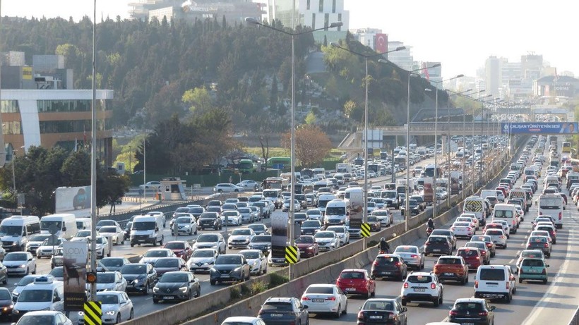Trafikte Yeni Dönem Başladı! Maliye Yakın Takibe Aldı: Araç Sahipleri Şimdi Yandı - Resim: 1
