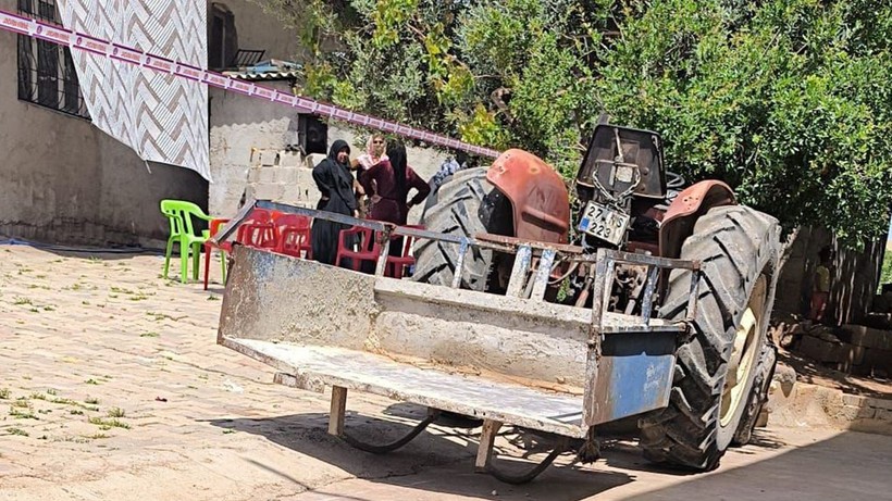 Şanlıurfa’da Kan Donduran Olay! 1 Yaşındaki Bebek, 2 Yaşındaki Bebeğin Çalıştırdığı Traktörün Altında Kaldı - Resim : 1