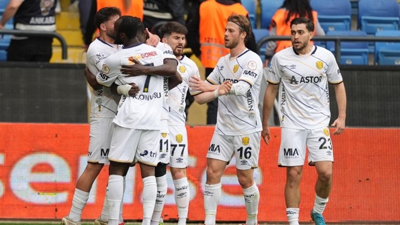 Zafer ve Hüzün Aynı Şehirde: Gençlerbirliği Uçtu, Ankaragücü Düştü - Resim : 3