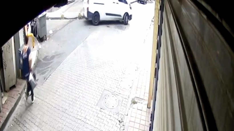 Kağıt Toplayıcısı Çöpte Pırlanta Dolu Poşet Buldu - Resim : 1