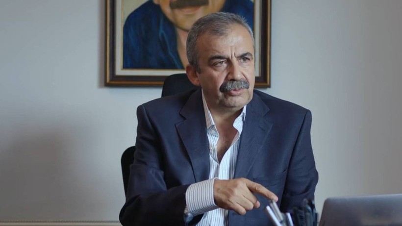 DEM Partili Vekil Meclis'te Önder'i Andı, Gözyaşlarını Tutamadı: 'Bir Mucize Olarak Geldi...' - Resim : 1