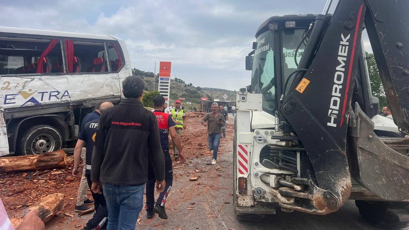 Çanakkale'de Zincirleme Kaza! Ölü ve Yaralılar Var - Resim : 1