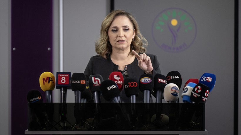 DEM Parti Sözcüsü Ayşegül Doğan: 'Yeni Tarihe Tanıklık Etmiyoruz Yeni Tarih Yazmaya da Talibiz' - Resim : 2