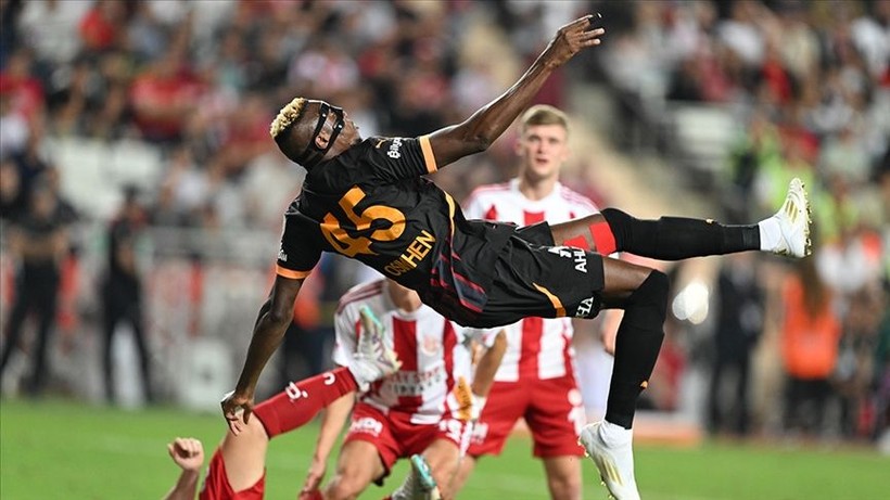 Devlerin Kıran Kıran Osimhen Savaşı: Galatasaray 'Ödemeye Hazırız' Dedi, Fenerbahçe El Yükseltti - Resim: 6