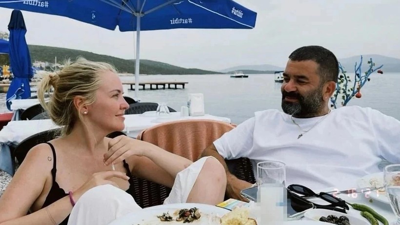 Ünlü Oyuncu Bülent Şakrak’tan Sürpriz Aşk İlanı, Bunca Zamandır Sır Gibi Saklamış - Resim : 2