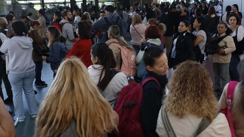 Elektrik Kesintisi Sonrası Ohal İlan Edilmişti, İspanya’da Bir Kriz Daha! Hepsi Çöktü - Resim : 2