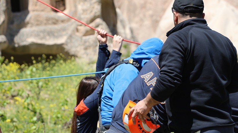 Kapadokya'da Sıcak Hava Balonunda Korku Dolu Anlar! Mahsur Kalan Turistler Kurtarıldı - Resim : 2