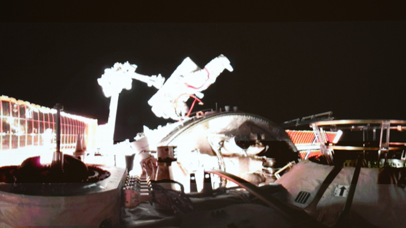 Uzay’da Bir İlk! Tam 8 Saat Sürdü - Resim : 2