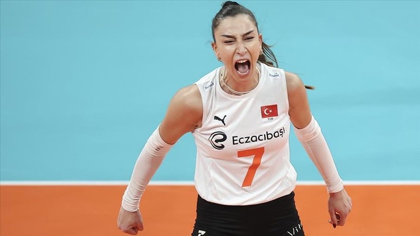 Ve Eczacıbaşı Hande Baladın'ı Duyurdu - Resim: 1