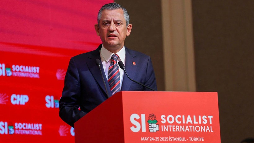 Özgür Özel'den Dikkat Çeken 'Türkiye' Çıkışı: 'Sivil Bir Darbe Sürecinde' - Resim : 1