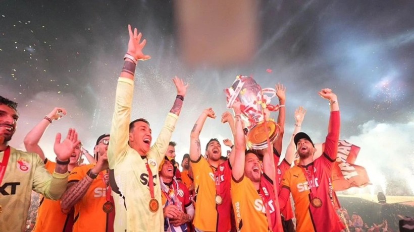 1 Milyon Hedefleniyordu... Galatasaray'ın Yenikapı'daki Şampiyonluk Kutlamasına Kaç Kişi Geldi? - Resim: 3