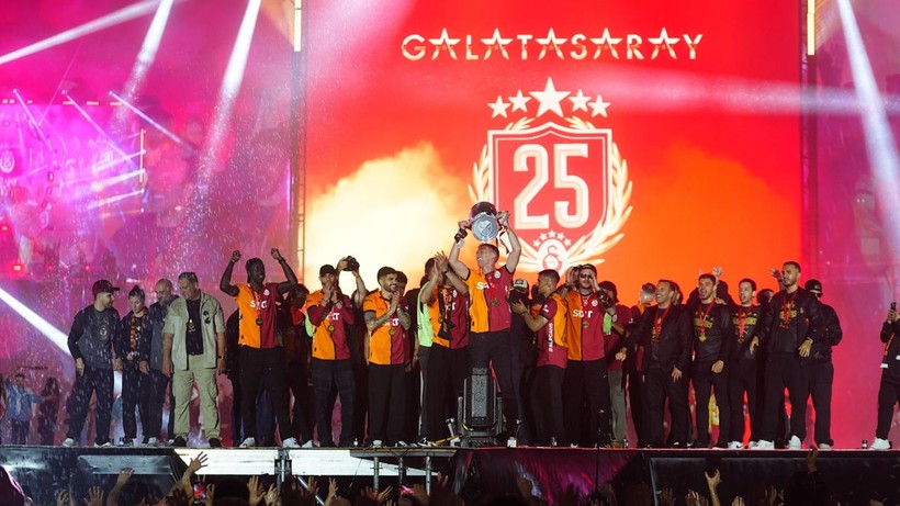 1 Milyon Hedefleniyordu... Galatasaray'ın Yenikapı'daki Şampiyonluk Kutlamasına Kaç Kişi Geldi? - Resim: 4