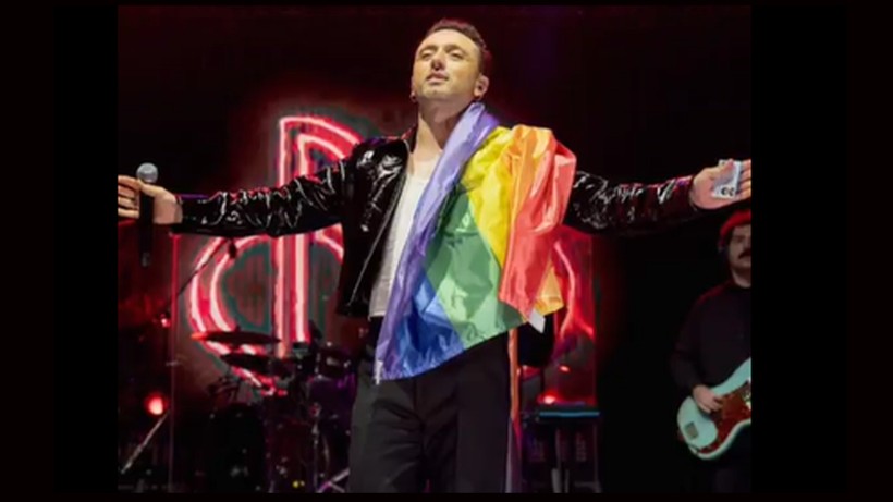 Mabel Matiz LGBT Bayrağı Açtı, ODTÜ’lüler Dakikalarca Alkışladı - Resim : 2