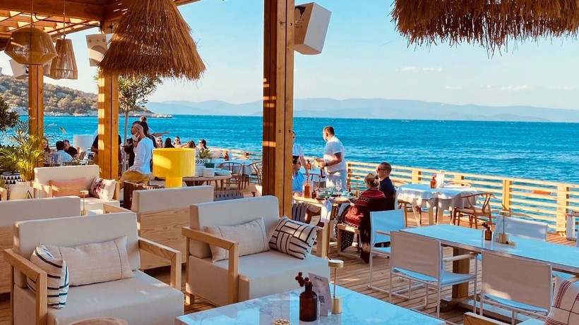 Lucca Beach, Xuma Beach, Maça Kızı, Mandarin Oriental: 2025 Bodrum Beach Giriş Ücreti ve Harcama Limitleri Uçtu - Resim: 4