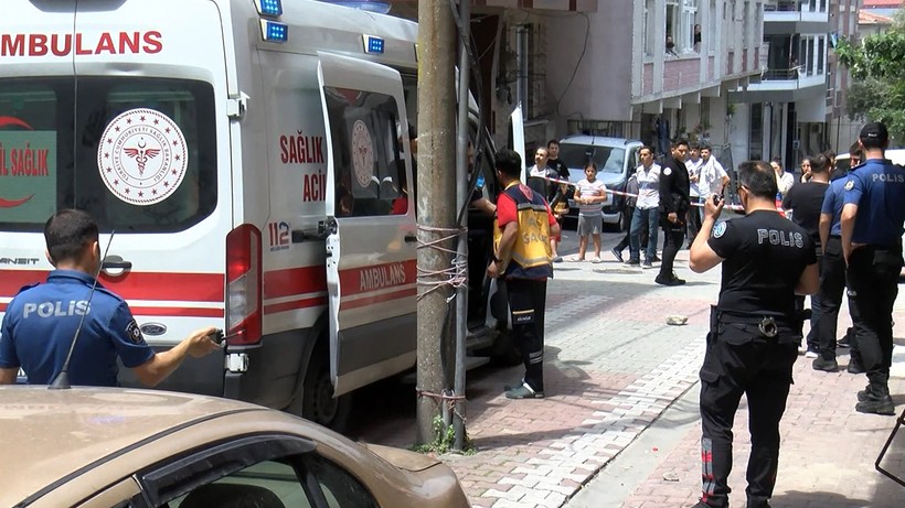 Küçükçekmece'de Korku Dolu Anlar! Bir Mahalle Ayağa Kalktı, Sesi Duyan Kaçacak Yer Aradı - Resim : 1