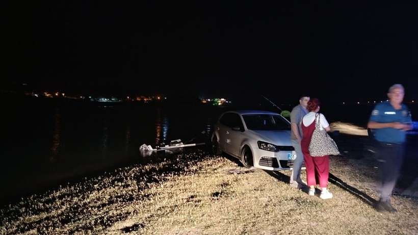Göldeki Eğlence Kabusa Döndü! 5 Kişi Kurtarıldı, 24 Yaşındaki Genç Kayıp - Resim : 1