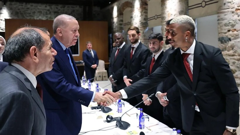 Cumhurbaşkanı Erdoğan'dan Galatasaray'a Çifte Tebrik! 'Bu Vicdanlı Tavrını Tarih Kaydetti' - Resim : 3
