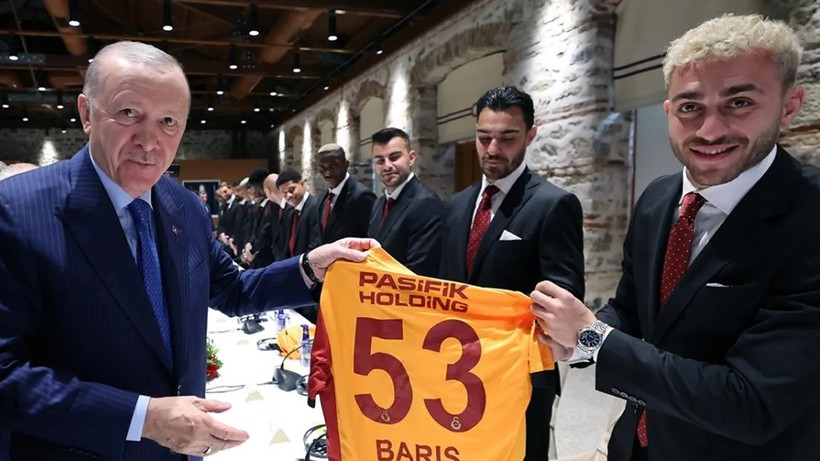Cumhurbaşkanı Erdoğan'dan Galatasaray'a Çifte Tebrik! 'Bu Vicdanlı Tavrını Tarih Kaydetti' - Resim : 4