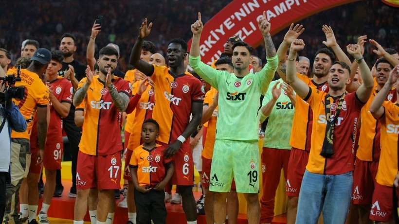 Galatasaray'dan Görkemli Şampiyonluk Kutlaması: Türkiye’nin İlk ve Tek 5 Yıldızlı Takımı - Resim : 1