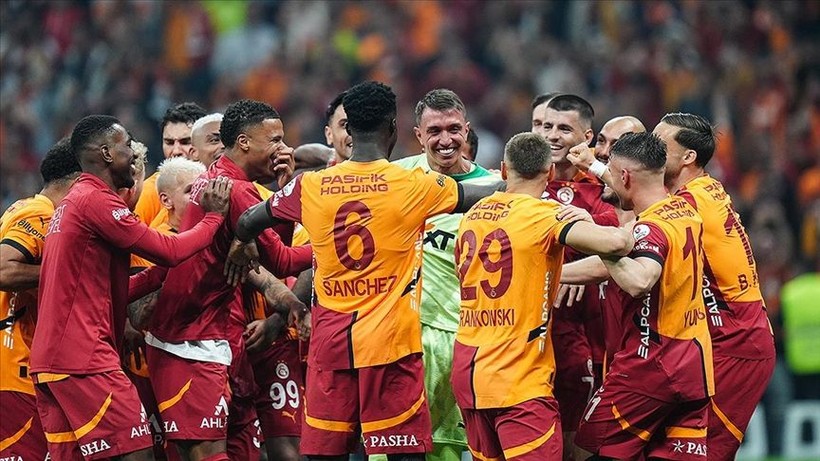 Galatasaray 14 İsmi Kapıyı Gösterecek! Tek Tek İsimlerini Saydı - Resim: 1
