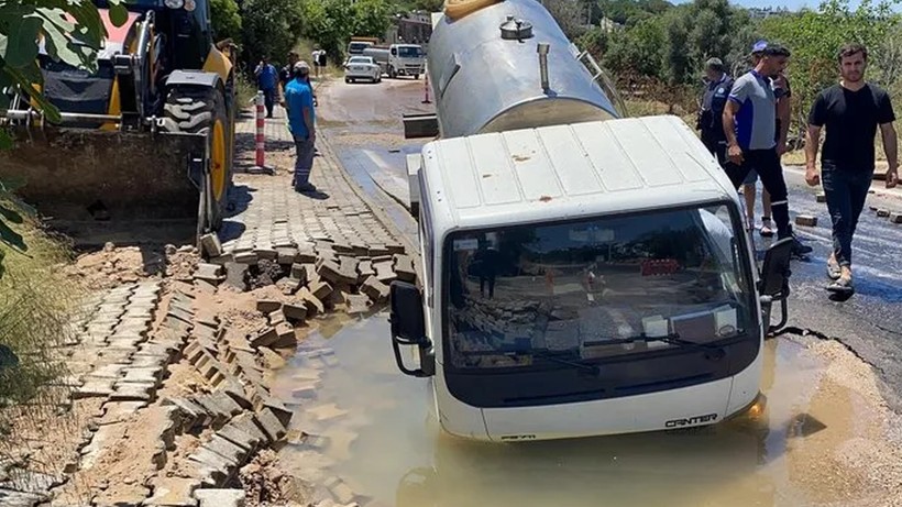 Turizm Cennetinde Patlama! Çukura Düşen Tanker Mahsur Kaldı - Resim : 2