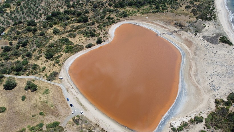 2 Bin Yıllık Kalp! Gören Tekrar Tekrar Bakıyor… Pembe Gölün Sırrı Ortaya Çıktı - Resim : 2