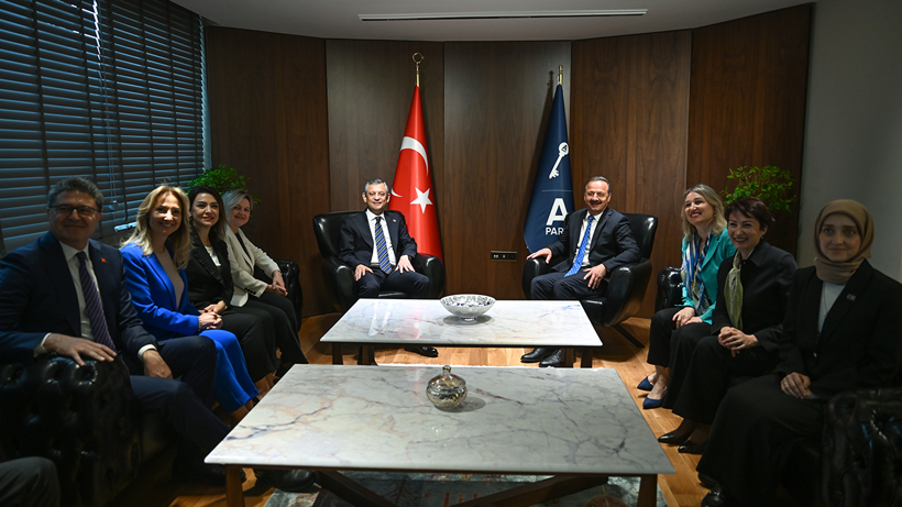 Özgür Özel'den İzmir'deki Grev İçin Kritik Mesaj: 'Kimse Greve Çıkmış İşçiye Laf Söylememizi Beklemesin' - Resim : 2