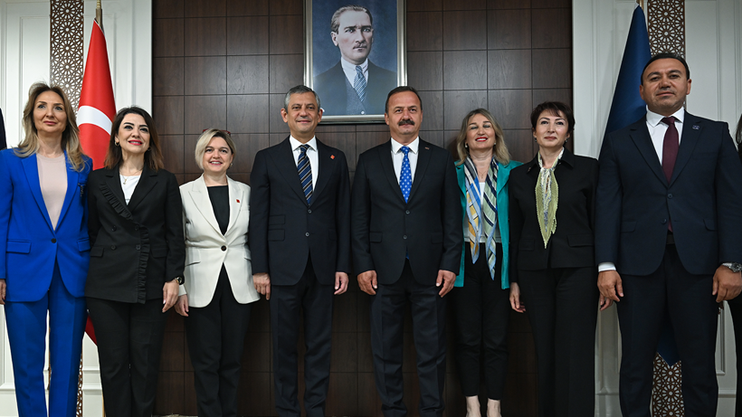 Özgür Özel'den İzmir'deki Grev İçin Kritik Mesaj: 'Kimse Greve Çıkmış İşçiye Laf Söylememizi Beklemesin' - Resim : 3