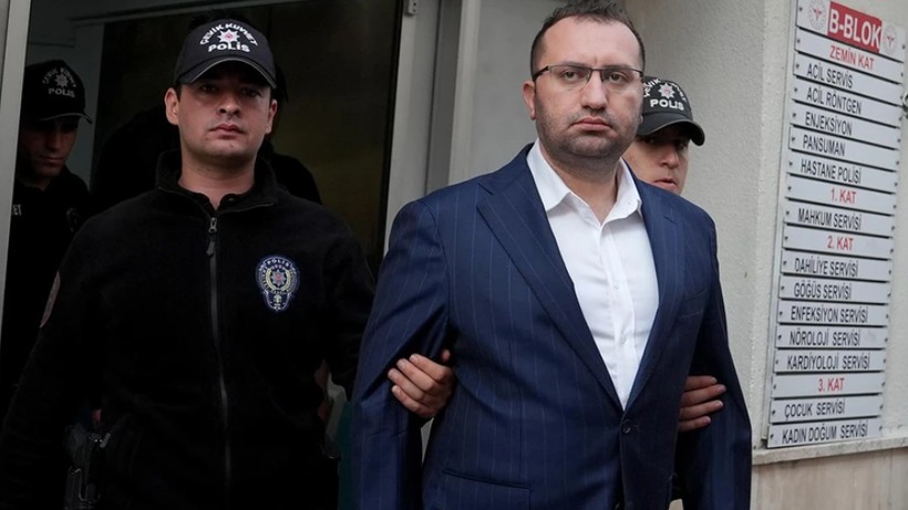 İBB Soruşturmasında Belediye Başkanlarını Sıraya Dizip Görüntüleri Servis Ettiler! AKP'li Şamil Tayyar, O Anlara Sessiz Kalamadı: 'YAKIŞMADI' - Resim : 3