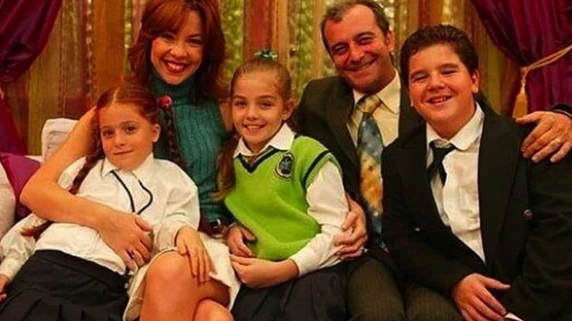 Sihirli Annem'in 'Çilek Kızı' Zeynep Özkaya'dan Sosyal Medyaya Damga Vuran Balayı Pozu! Çiçeği Burnunda Gelin Hayran Bıraktı - Resim : 1