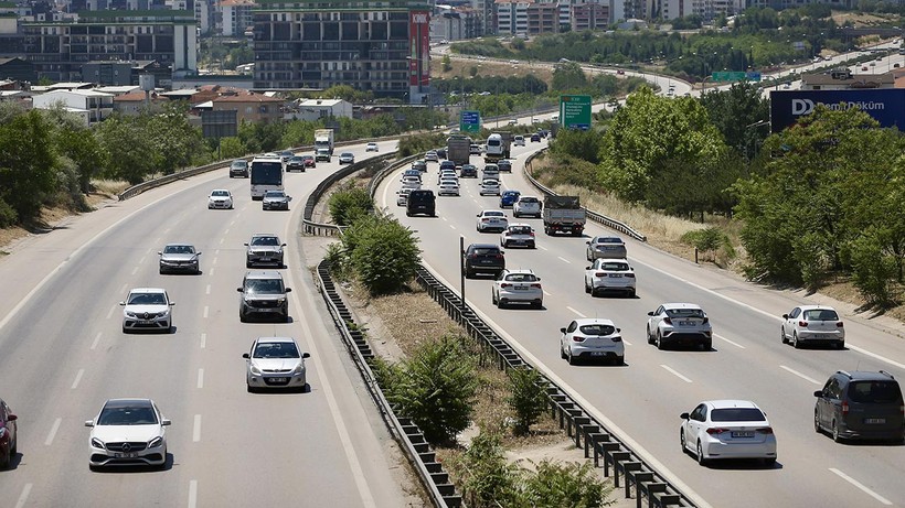 Bayram Göçü Devam Ediyor! Gidiyorlar, Kara, Hava ve Köprülerde Yoğunluk Zirvede - Resim : 2