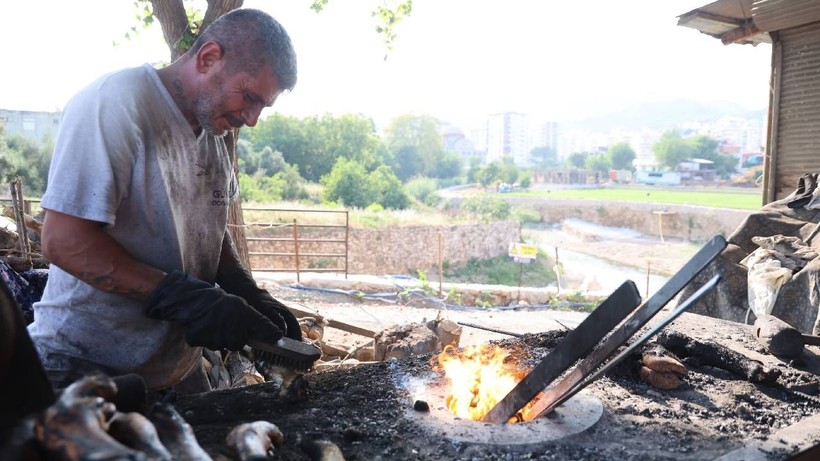 100 Derecede Bayram Mesaisi: 14 Kişi Alevler İçinde 3 Gün Çalışıyor, 200 Tane Yapıp Servet Kazanıyor - Resim: 5