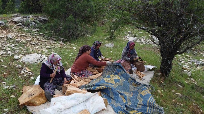Toprak Kuyusuna Gömüp Çamurla Kaplanıyor: 72 Saat Bekleyip Damla Damla Süzülüyor - Resim: 4