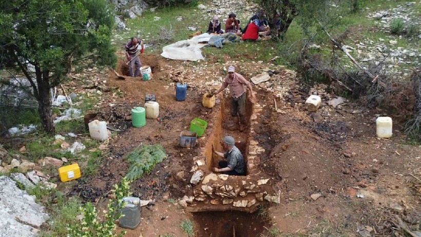 Toprak Kuyusuna Gömüp Çamurla Kaplanıyor: 72 Saat Bekleyip Damla Damla Süzülüyor - Resim: 1