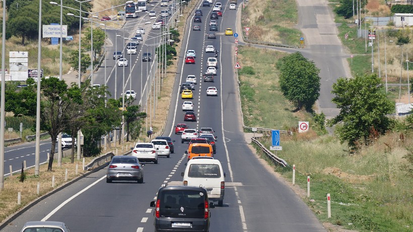 Her Bayram Sonrası Aynı Manzara! İstanbul'a Dönüş Çilesi Başladı... Kavşaklar Doldu, Yollar Kilitlendi - Resim : 1