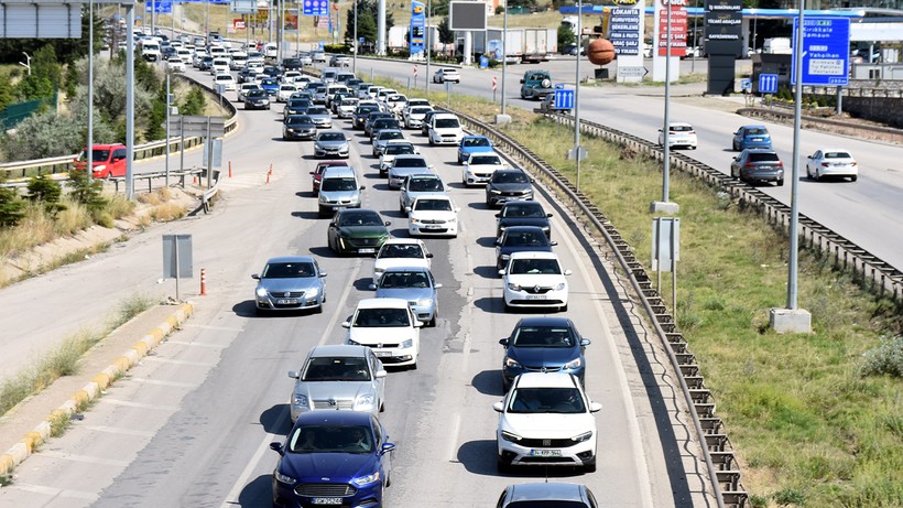 Her Bayram Sonrası Aynı Manzara! İstanbul'a Dönüş Çilesi Başladı... Kavşaklar Doldu, Yollar Kilitlendi - Resim : 4