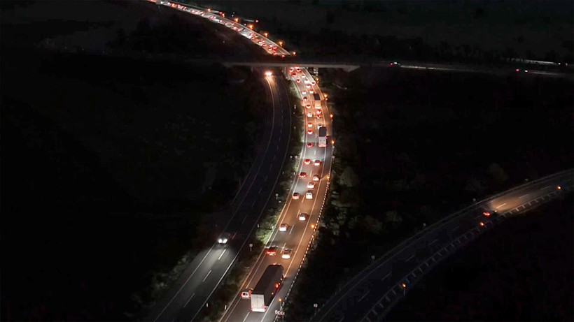 Her Bayram Sonrası Aynı Manzara! İstanbul'a Dönüş Çilesi Başladı... Kavşaklar Doldu, Yollar Kilitlendi - Resim : 3