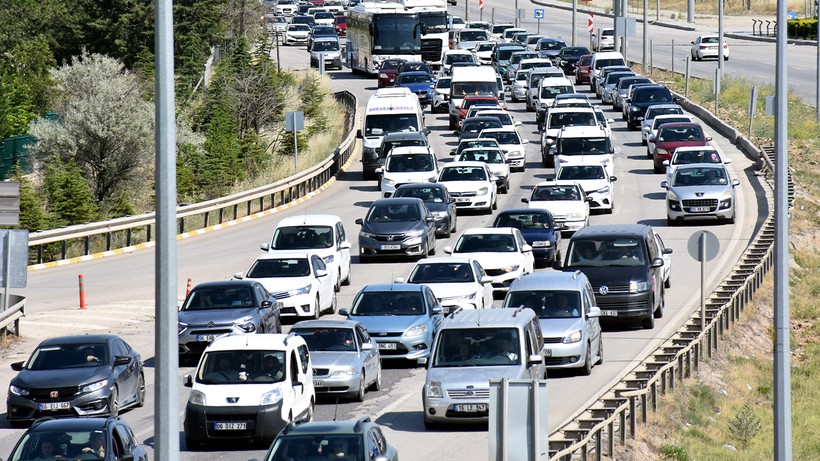 Her Bayram Sonrası Aynı Manzara! İstanbul'a Dönüş Çilesi Başladı... Kavşaklar Doldu, Yollar Kilitlendi - Resim : 2
