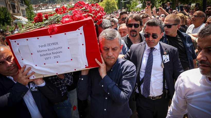 Ferdi Zeyrek'e En Yakın Dosttan Yürek Burkan Veda - Resim : 3