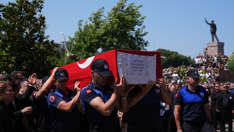 Manisa Efesini Gözyaşlarıyla Uğurladı! Ferdi Zeyrek'e Acı Veda - Resim : 4
