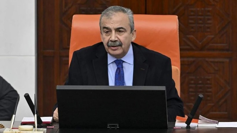 Sırrı Süreyya Önder’in Kızından Yürek Burkan Baba-Kız Hikayesi! Bilinmeyenleri Satır Satır Anlattı - Resim : 2