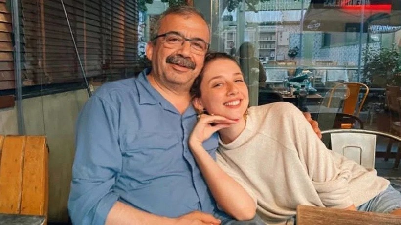 Sırrı Süreyya Önder’in Kızından Yürek Burkan Baba-Kız Hikayesi! Bilinmeyenleri Satır Satır Anlattı - Resim : 3