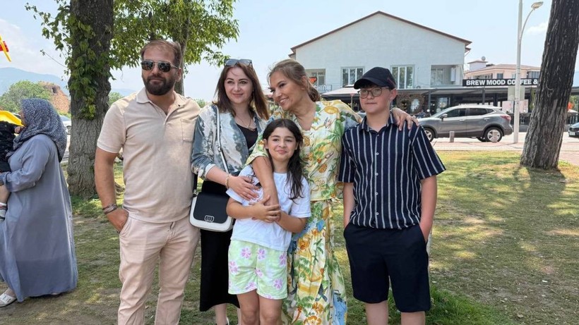 Görüntüler Gündem Olmuştu! Demet Akalın Minik Hayranının Gönlünü Almak İçin Harekete Geçti - Resim : 1