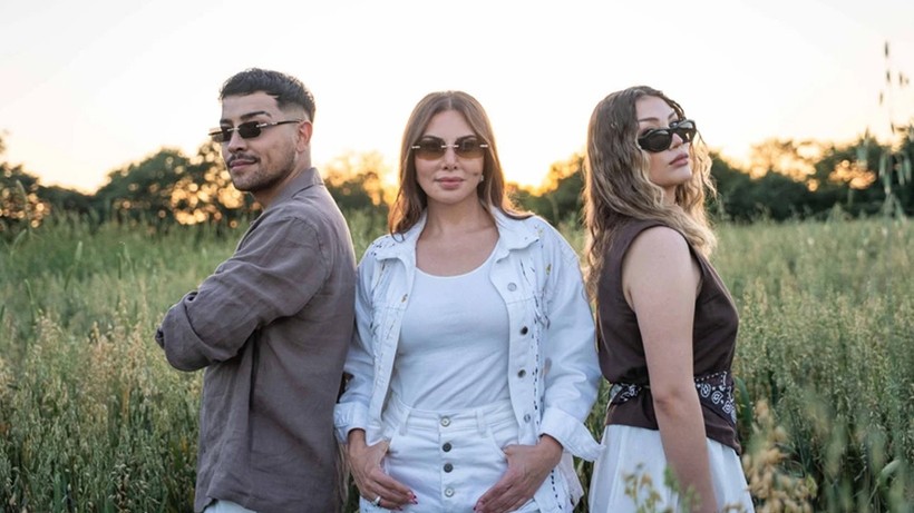 Bu Yazın Hiti Yine Ebru Yaşar'dan! Müzik Listelerini Sallayacak Düet Bugün Yayınlanıyor - Resim : 2