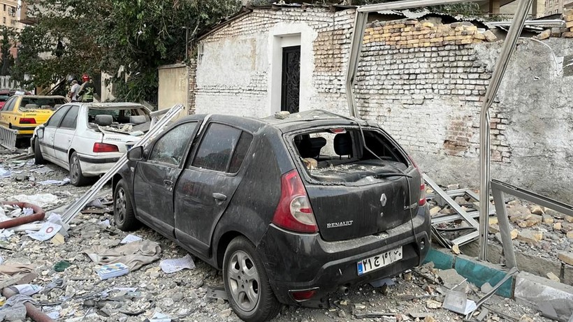 İran Yerle Bir Oldu! İşte İsrail Bombardımanı Sonrası İlk Kareler - Resim : 6