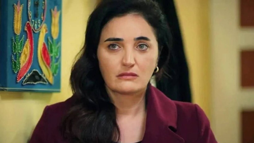 Ünlü Oyuncu Fadik Sevin Atasoy Sır Gibi Sakladığı Hastalığını İlk Kez Açıkladı: 'Küllerimden Doğdum' - Resim: 2